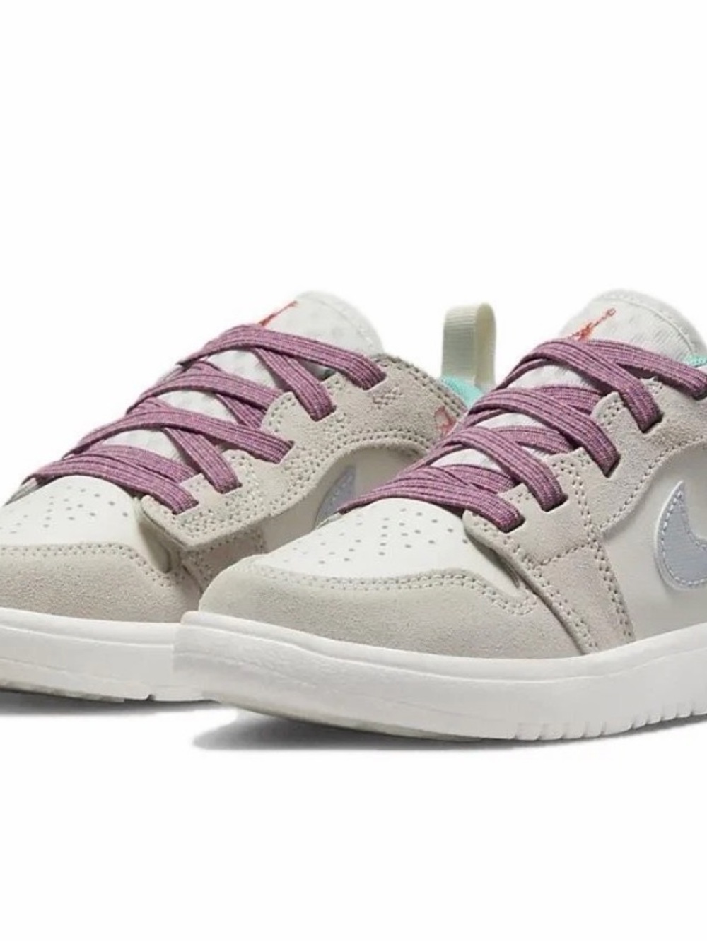Jordan Kids Low-Top Sneakers in Light Gray with Purple Laces